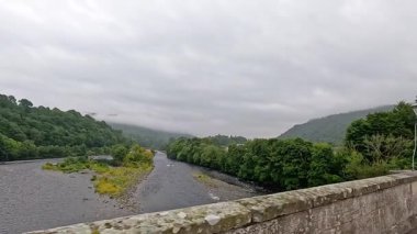 Dunkeld 'deki River Tay üzerinde köprü manzarası