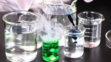 Renk değişimi ve dumanla kimyasal reaksiyon