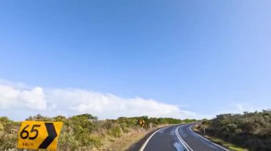 Yeşillik ve dolambaçlı yollarda bir gezinti