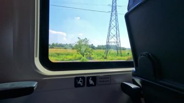 Milano 'daki bir tren penceresinden manzara
