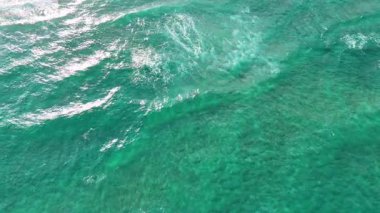 İnsansız hava aracı Gold Coast, Avustralya 'da dalgaları yakalıyor