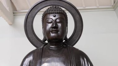 Huzurlu müzedeki büyük Buda heykeli