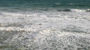 Okyanus dalgaları 12 Havariye çarpıyor, Melbourne