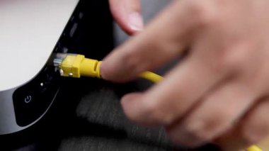 Bir ağ kablosunu ayırmanın ve değiştirmenin sıralı adımları