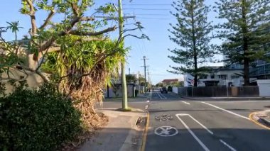 Bir caddede inşaatın ve günlük yaşamın hızlandırılması