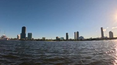 Altın Sahil üzerinde gün batımı Sudan ufuk çizgisi