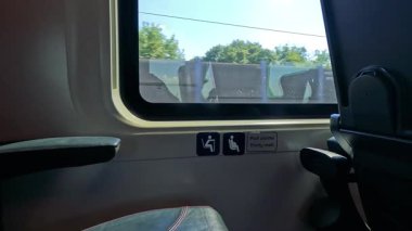 İtalya, Milano 'daki tren penceresinden görüntü