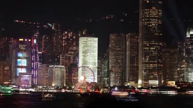 Hong Kong silueti üzerinde gece lambası gösterisi