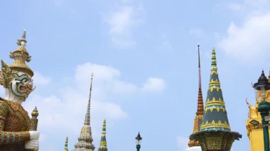 Bangkok 'taki Zümrüt Buda Tapınağı' nda heykel ve heykel