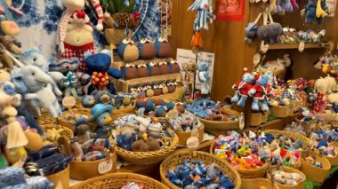 Canlı oyuncaklar piyasa faaliyetlerini ve hareketli görüntüler