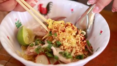 Limonlu erişte hazırlayıp servis ediyorum.