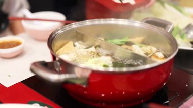 Sebze ve et suyuyla haşlanmış güveç.