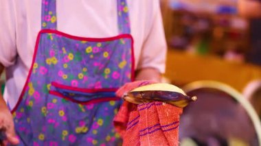 Hindistan cevizi soslu ızgara muz hazırlıyorum.