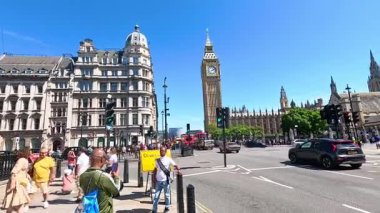 Big Ben, Londra yakınlarında yayalar ve trafik
