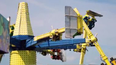 Brighton eğlence parkında heyecanlı bir gezinti.