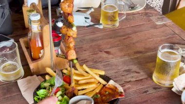 Aburi Saba bir restoranda hazırlanıyor.