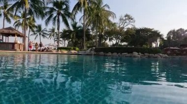 Gün ışığından gün batımına kadar havuz alanının hızlandırılması