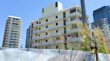 Gold Coast, Avustralya 'da binalar ve çimenler