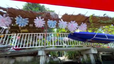 Canlı piyasa tezgahlarıyla manzara kanalı