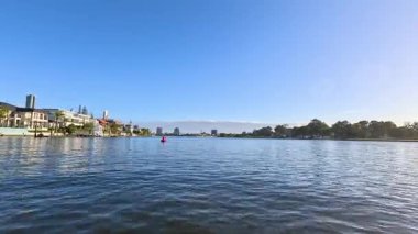 Altın Sahili su yollarında manzaralı tekne gezisi