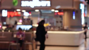 Bireysel geçişler, hareketli, aydınlatılmış yemek katı.