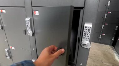 Kişinin dijital dolaplarla etkileşimi