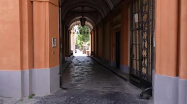 Süslü bir girişin ayrıntılı bir görüntüsü