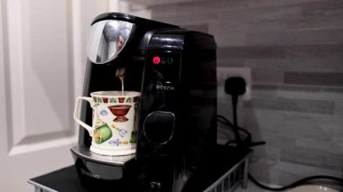 Kahve makinesi Llangollen, Galler 'de bir fincan demliyor.