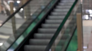 Boş yürüyen merdiven dizisi