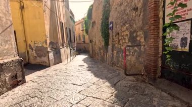 Napoli, İtalya 'da sakin bir ara sokak