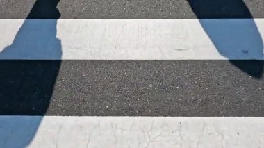 Yaya geçidinin sıralı geçişi