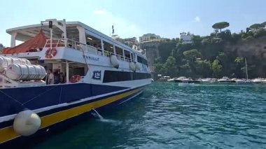 Monte Carlo 'nun kıyı şeridinde yat gezintisi