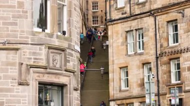 İnsanlar tarihi Edinburgh 'da yükselen adımlar