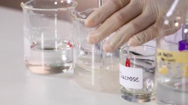 Sükroz çözeltisi kullanılarak renk değişimi gösterimi