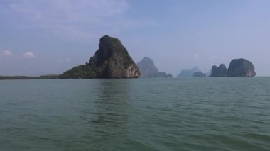 Ada zamanla pozisyon değiştiriyor.