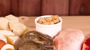 Etler, fındıklar ve süt ürünleri çeşitleri