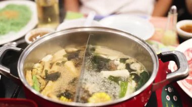 Sebze ve et suyuyla haşlanmış güveç.