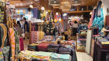 Hareketli tekstil hareketli bir pazarda sergileniyor