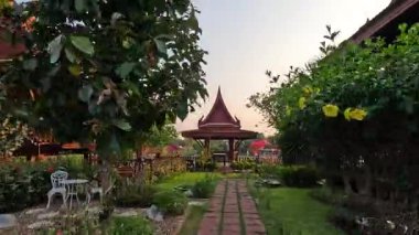 A serene tour of a classic Thai house and garden.