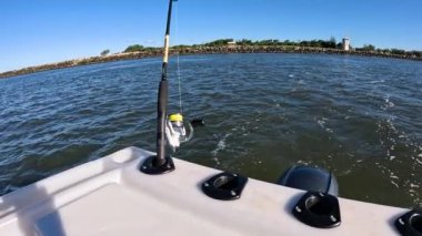 Balıkçı oltası teknede