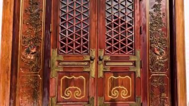 Tapınak mimarisi ve dekorasyonunun detaylı görünümü