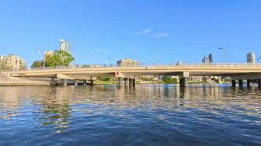 Altın Sahili su yollarında manzaralı tekne yolculuğu