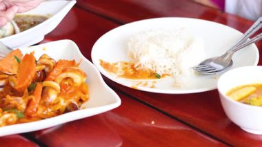 Ao Nang 'da Tayland yemeği tecrübesi.