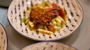 Canlı malzemelerle lezzetli deniz ürünleri.