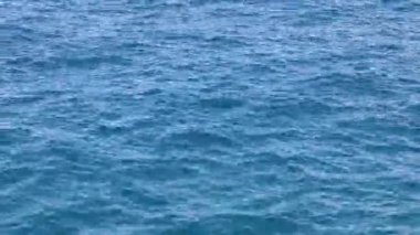 Sorrento yakınlarında denizde hafif dalgalar