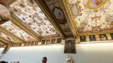 Floransa müzesinde karmaşık tavan sanatı