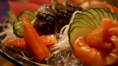 Taze malzemeli renkli saşimi tabağı