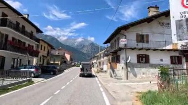 Tuhaf bir İtalyan kasabasında pitoresk bir yolculuk.