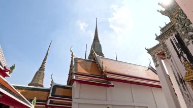 Wat Pho 'nun çarpıcı yapılarının havadan görünüşü