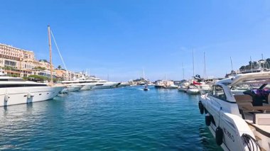 Monte Carlo limanına lüks yatlar yanaştı.